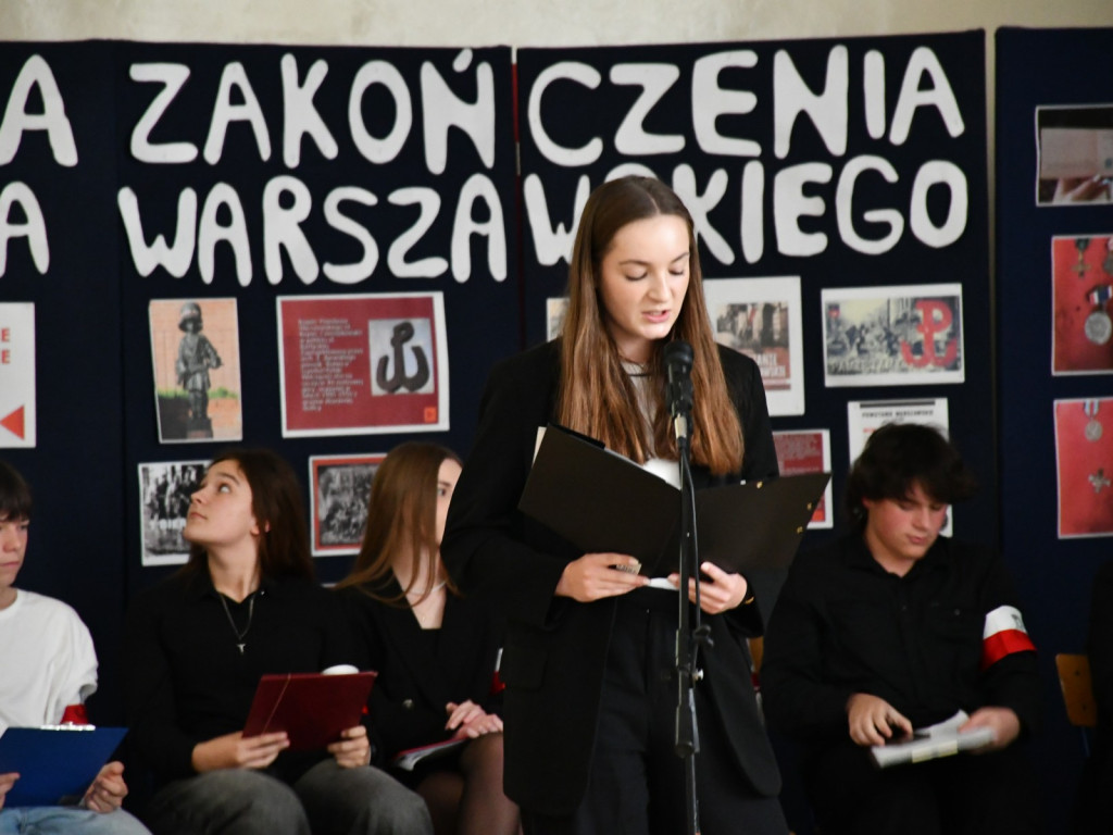 SP nr 4. Apel z Okazji 80. Rocznicy Zakończenia Powstania Warszawskiego