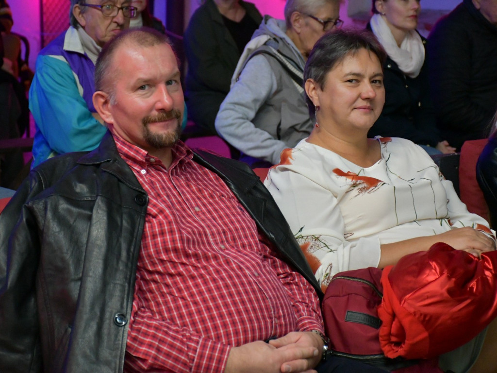 Pracownicy fabryki okiem młodzieży - poruszająca premiera filmu i wernisaż