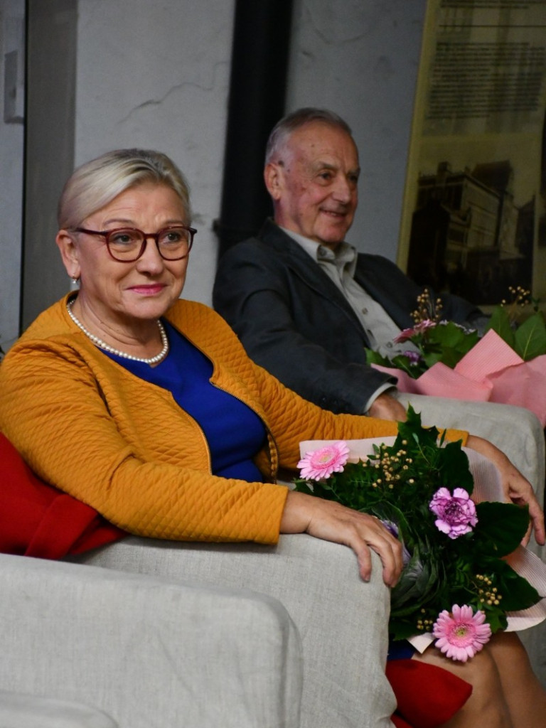 Pracownicy fabryki okiem młodzieży - poruszająca premiera filmu i wernisaż