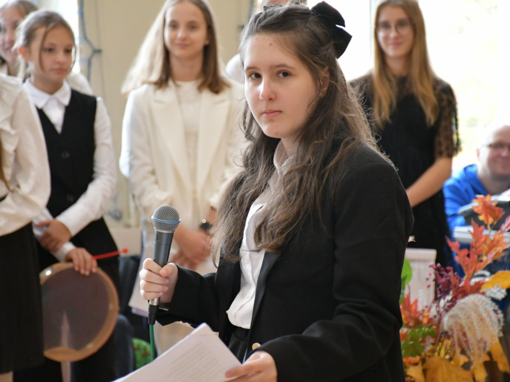 Uczniowska Niespodzianka na Dzień Edukacji Narodowej w SP nr 7