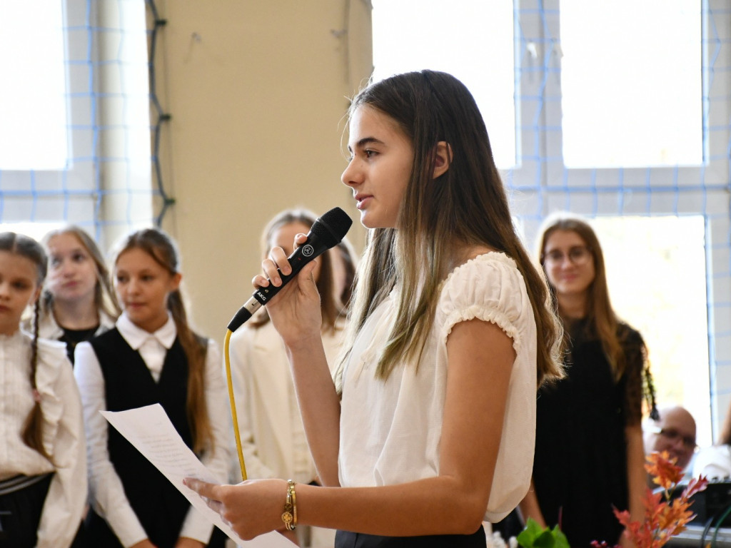 Uczniowska Niespodzianka na Dzień Edukacji Narodowej w SP nr 7