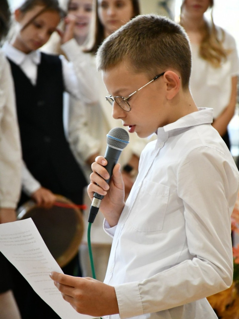 Uczniowska Niespodzianka na Dzień Edukacji Narodowej w SP nr 7