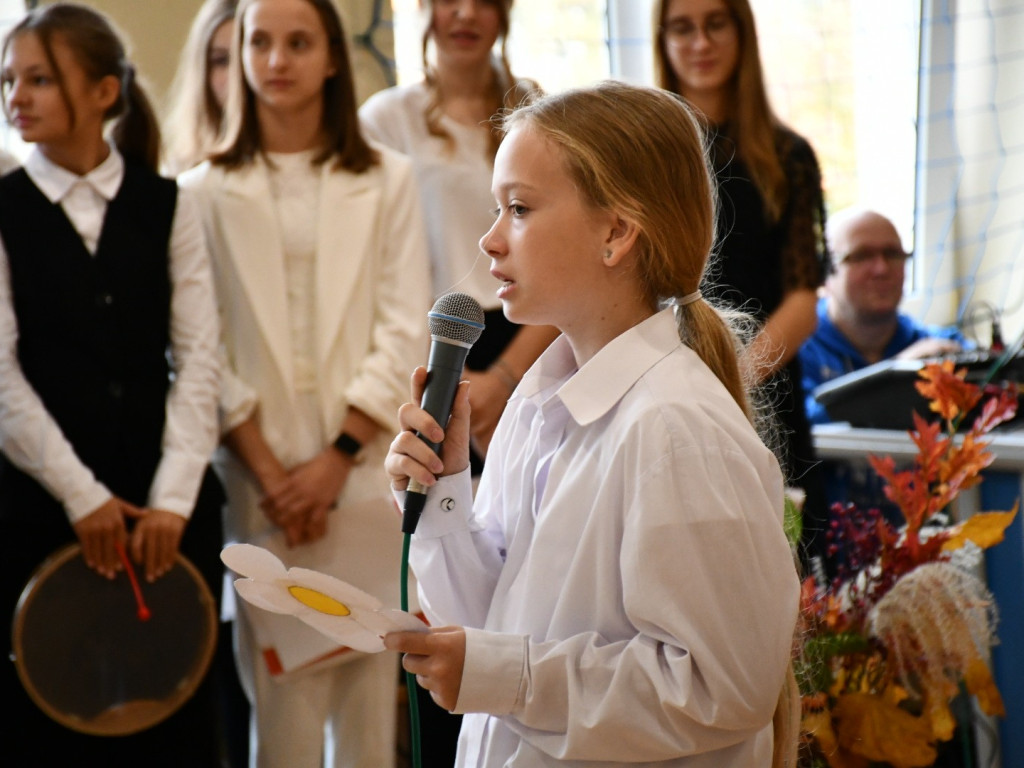 Uczniowska Niespodzianka na Dzień Edukacji Narodowej w SP nr 7