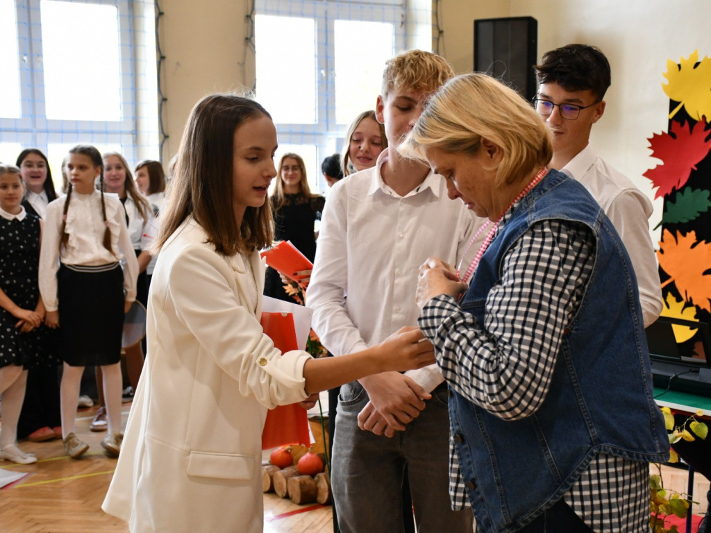 Uczniowska Niespodzianka na Dzień Edukacji Narodowej w SP nr 7