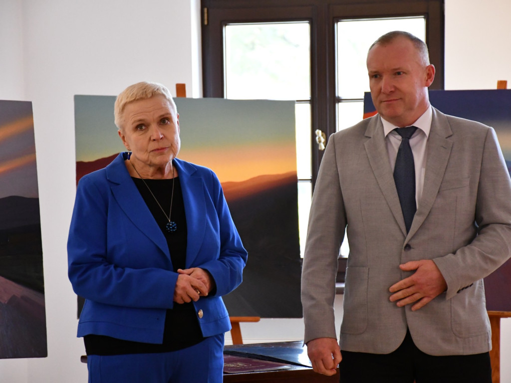 Powiatowy Dzień Edukacji Narodowej. Uznanie i podziękowania dla dyrektorów i nauczycieli