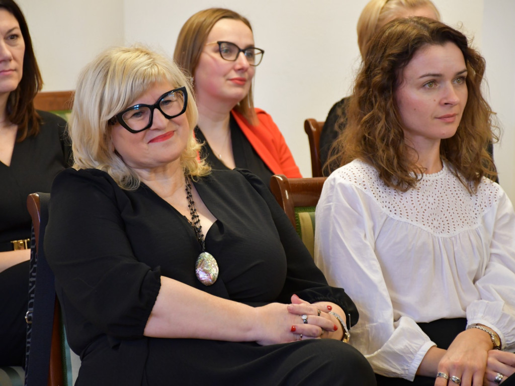 Powiatowy Dzień Edukacji Narodowej. Uznanie i podziękowania dla dyrektorów i nauczycieli
