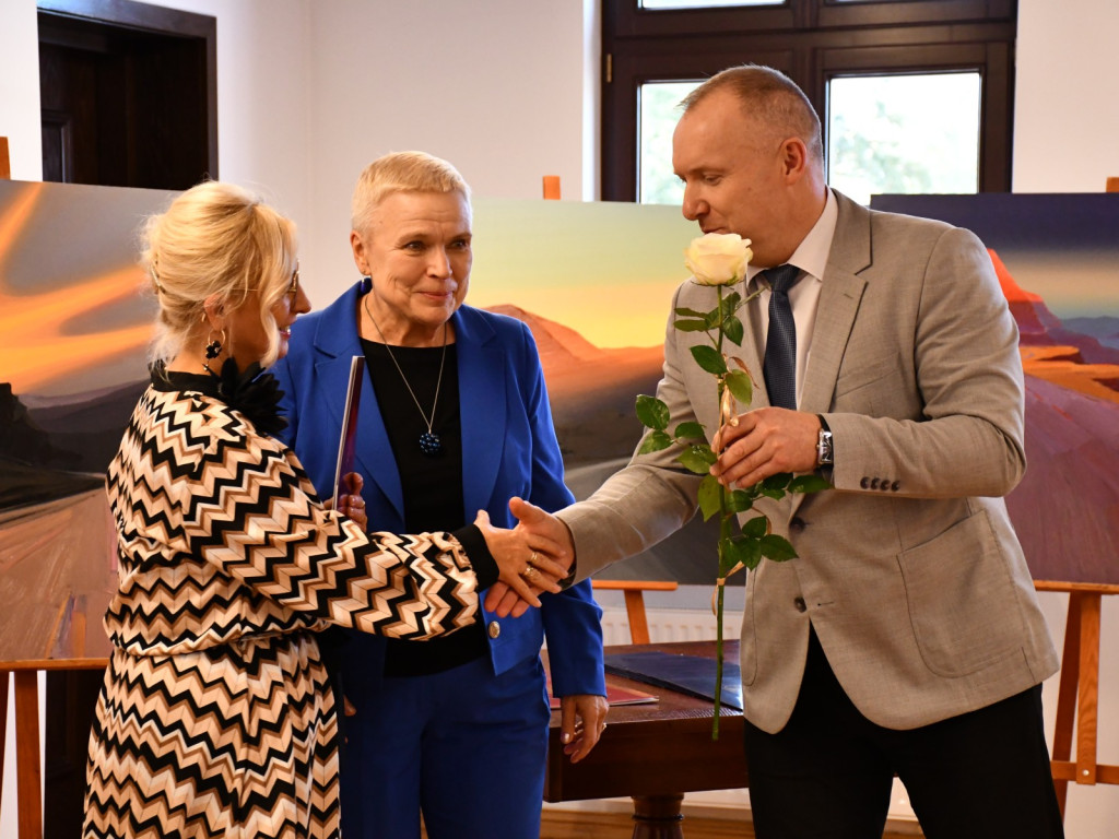 Powiatowy Dzień Edukacji Narodowej. Uznanie i podziękowania dla dyrektorów i nauczycieli