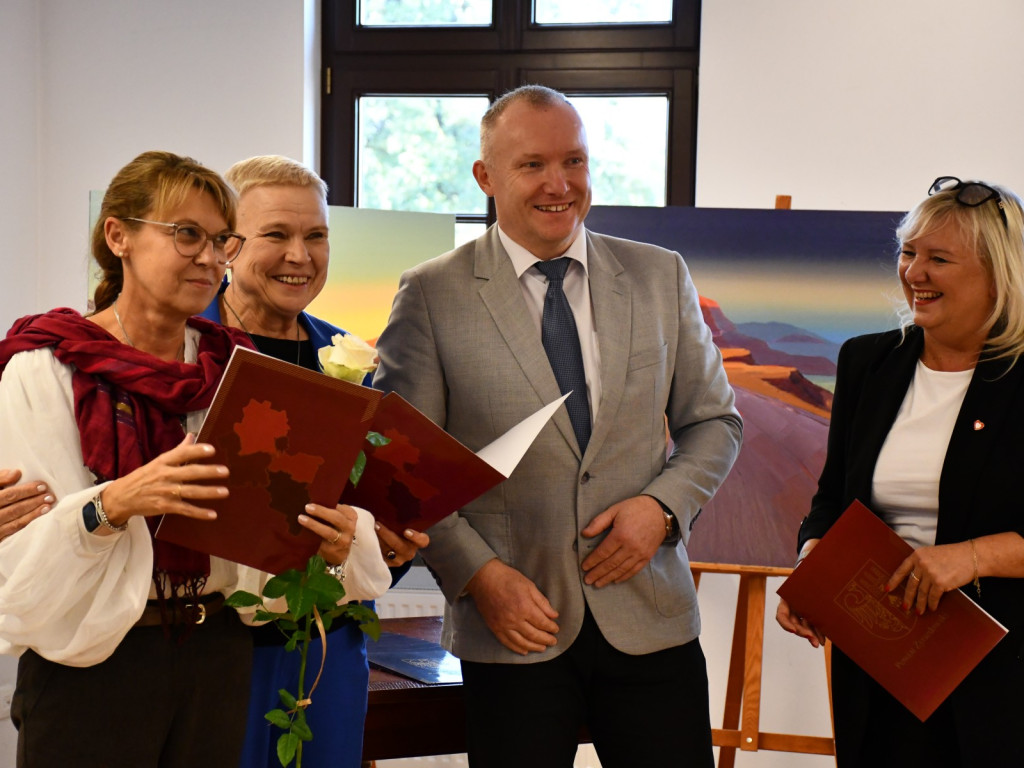 Powiatowy Dzień Edukacji Narodowej. Uznanie i podziękowania dla dyrektorów i nauczycieli