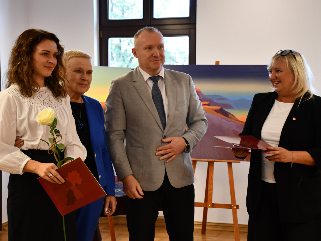 Powiatowy Dzień Edukacji Narodowej. Uznanie i podziękowania dla dyrektorów i nauczycieli