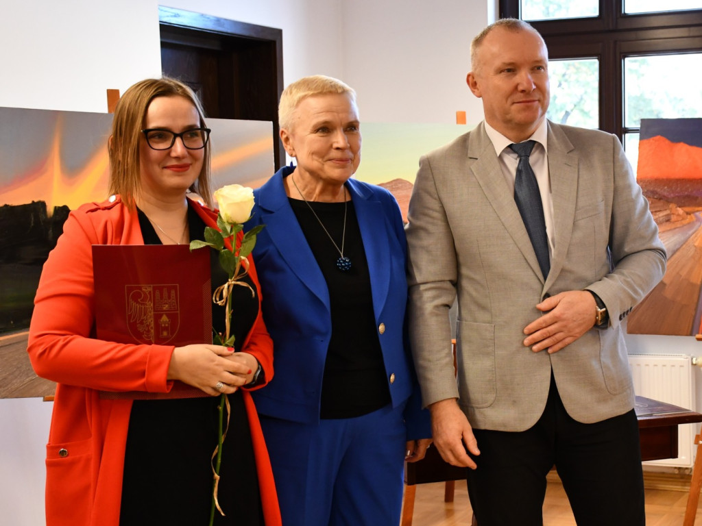Powiatowy Dzień Edukacji Narodowej. Uznanie i podziękowania dla dyrektorów i nauczycieli