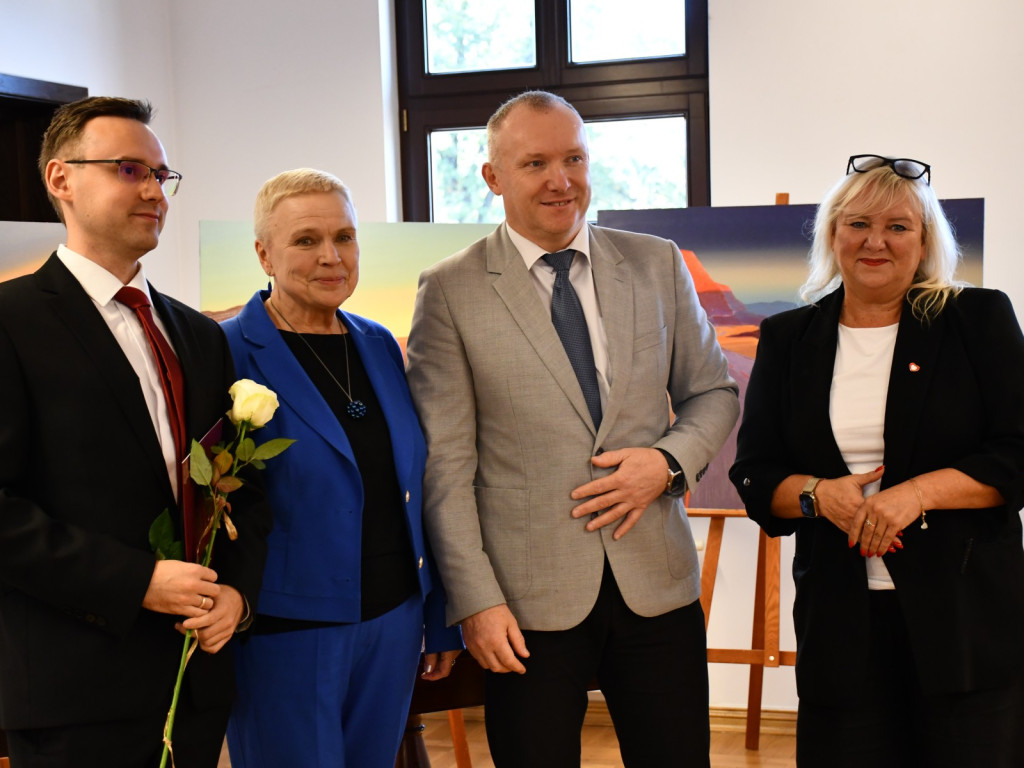 Powiatowy Dzień Edukacji Narodowej. Uznanie i podziękowania dla dyrektorów i nauczycieli