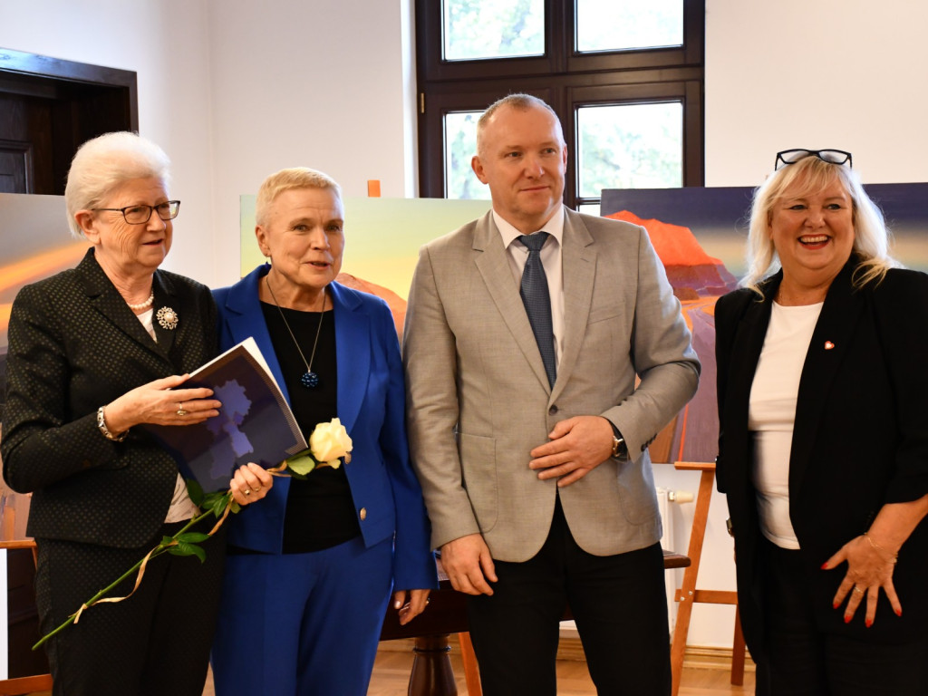 Powiatowy Dzień Edukacji Narodowej. Uznanie i podziękowania dla dyrektorów i nauczycieli