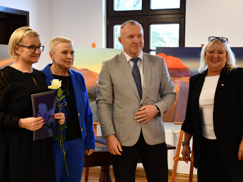Powiatowy Dzień Edukacji Narodowej. Uznanie i podziękowania dla dyrektorów i nauczycieli