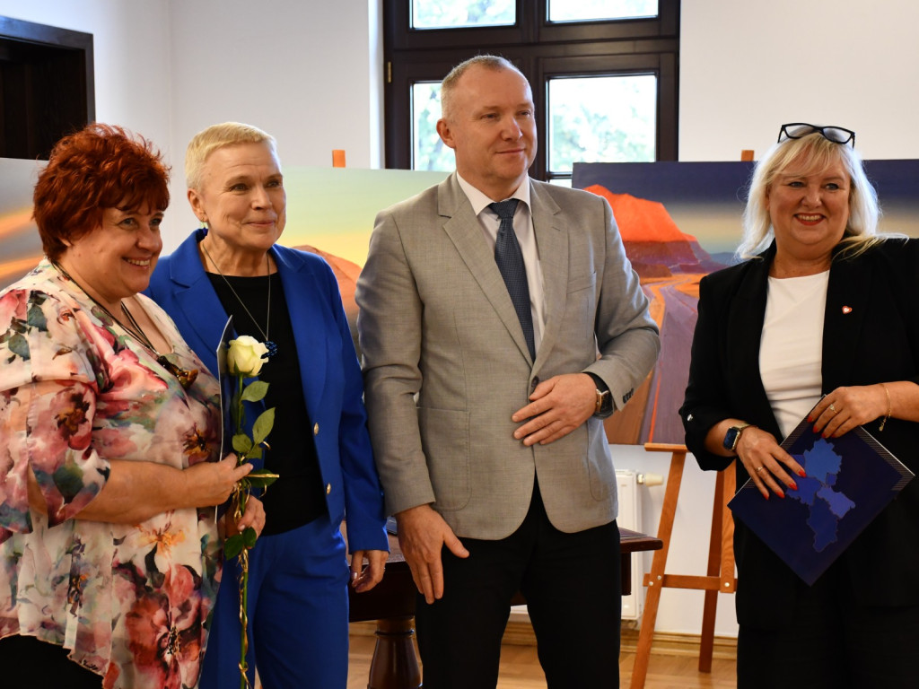 Powiatowy Dzień Edukacji Narodowej. Uznanie i podziękowania dla dyrektorów i nauczycieli