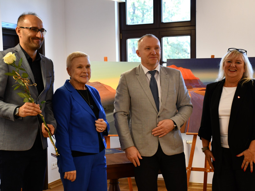 Powiatowy Dzień Edukacji Narodowej. Uznanie i podziękowania dla dyrektorów i nauczycieli