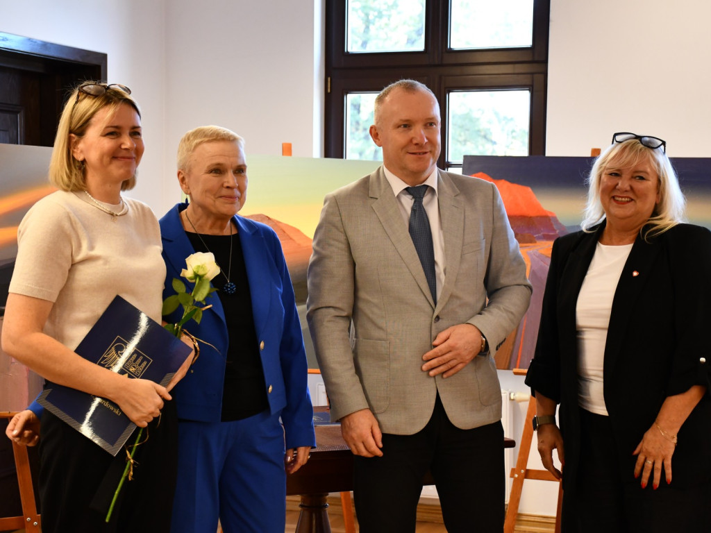 Powiatowy Dzień Edukacji Narodowej. Uznanie i podziękowania dla dyrektorów i nauczycieli