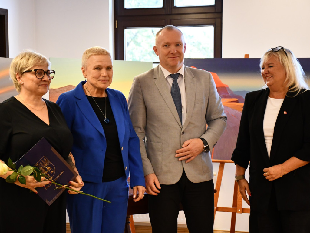 Powiatowy Dzień Edukacji Narodowej. Uznanie i podziękowania dla dyrektorów i nauczycieli