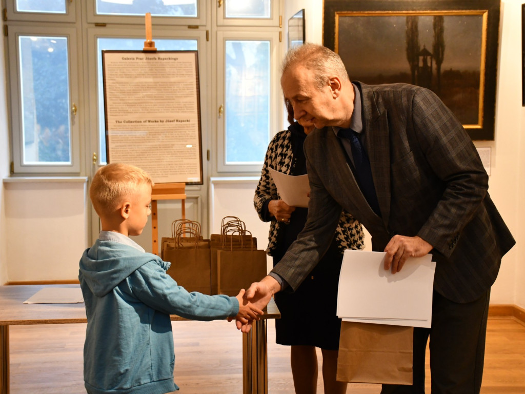 Sukces młodych artystów w międzynarodowym konkursie plastycznym