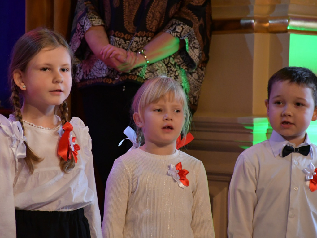 Muzyczna lekcja patriotyzmu - młodzi artyści zachwycili w Resursie