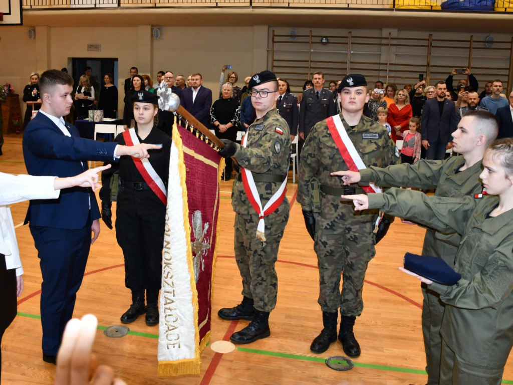 Ślubowanie w szkole wysokich lotów...