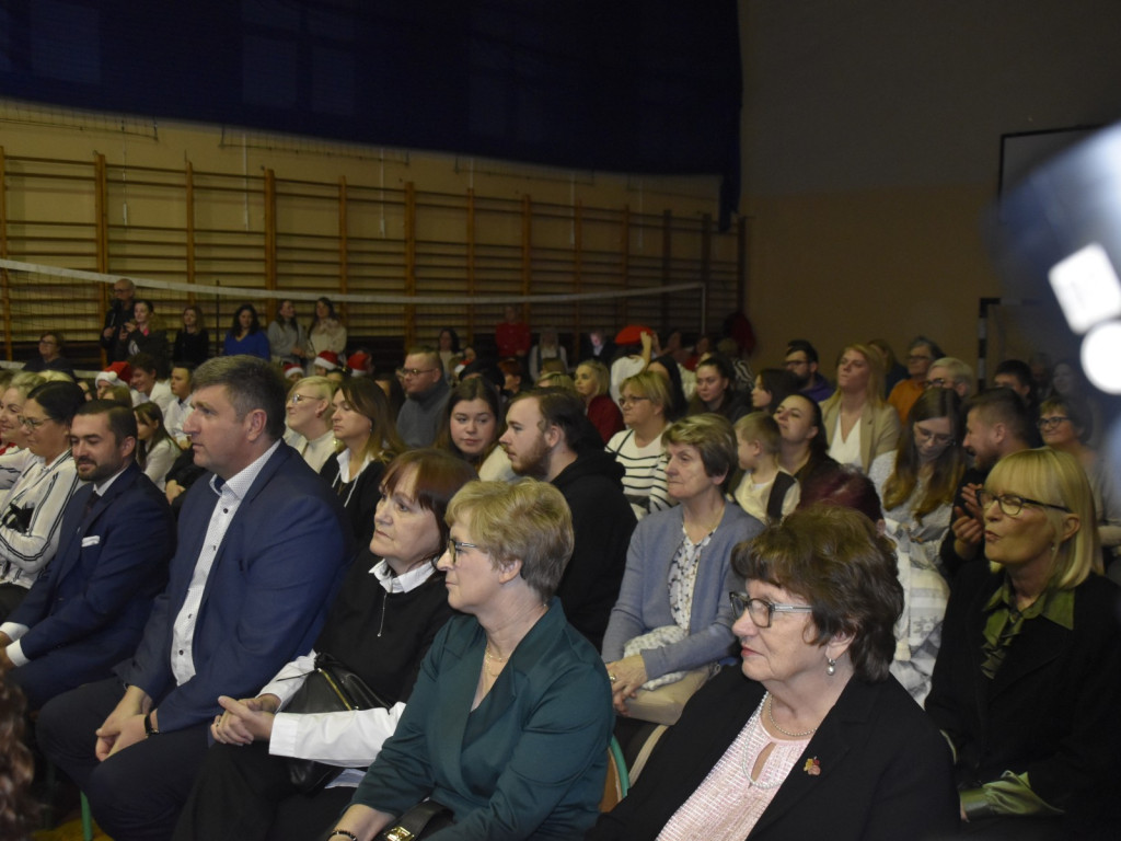 Pokazano piękne Motto Świąt - dobro i serce