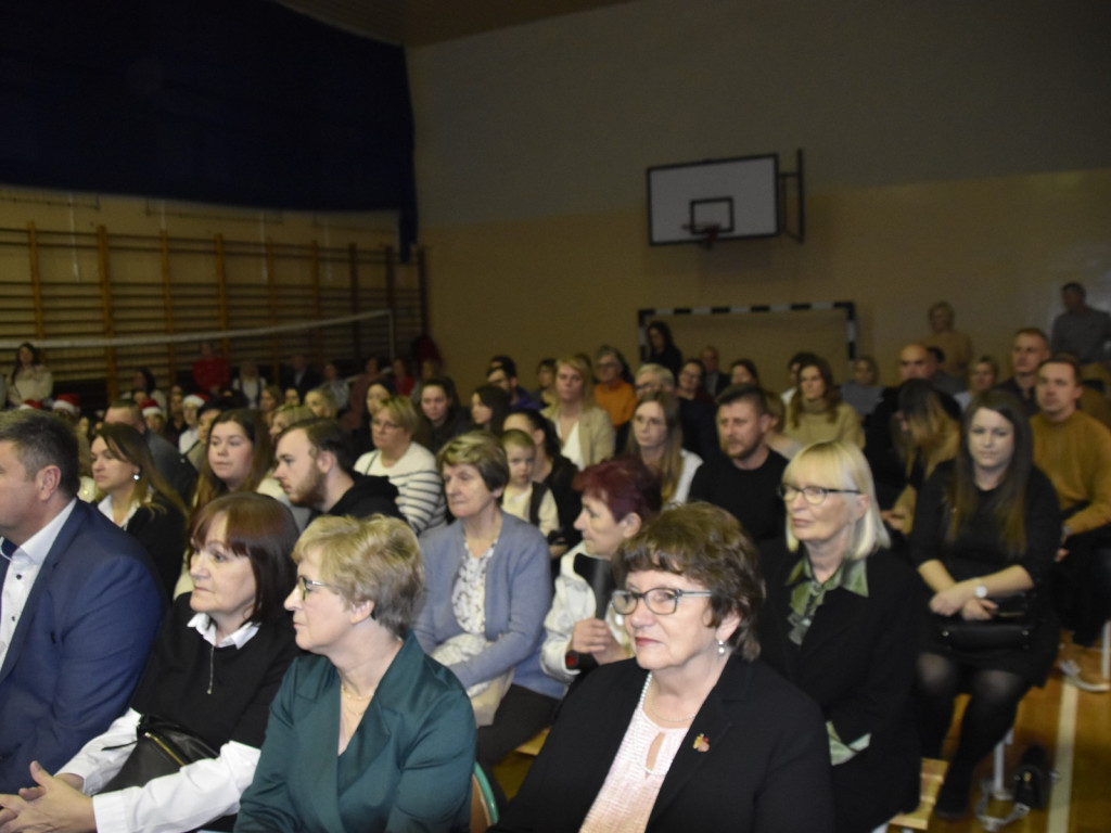 Pokazano piękne Motto Świąt - dobro i serce