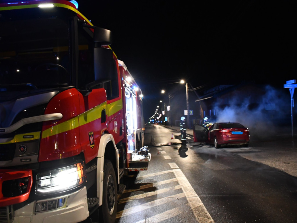 W Mszczonowie auto płonęło jak pochodnia