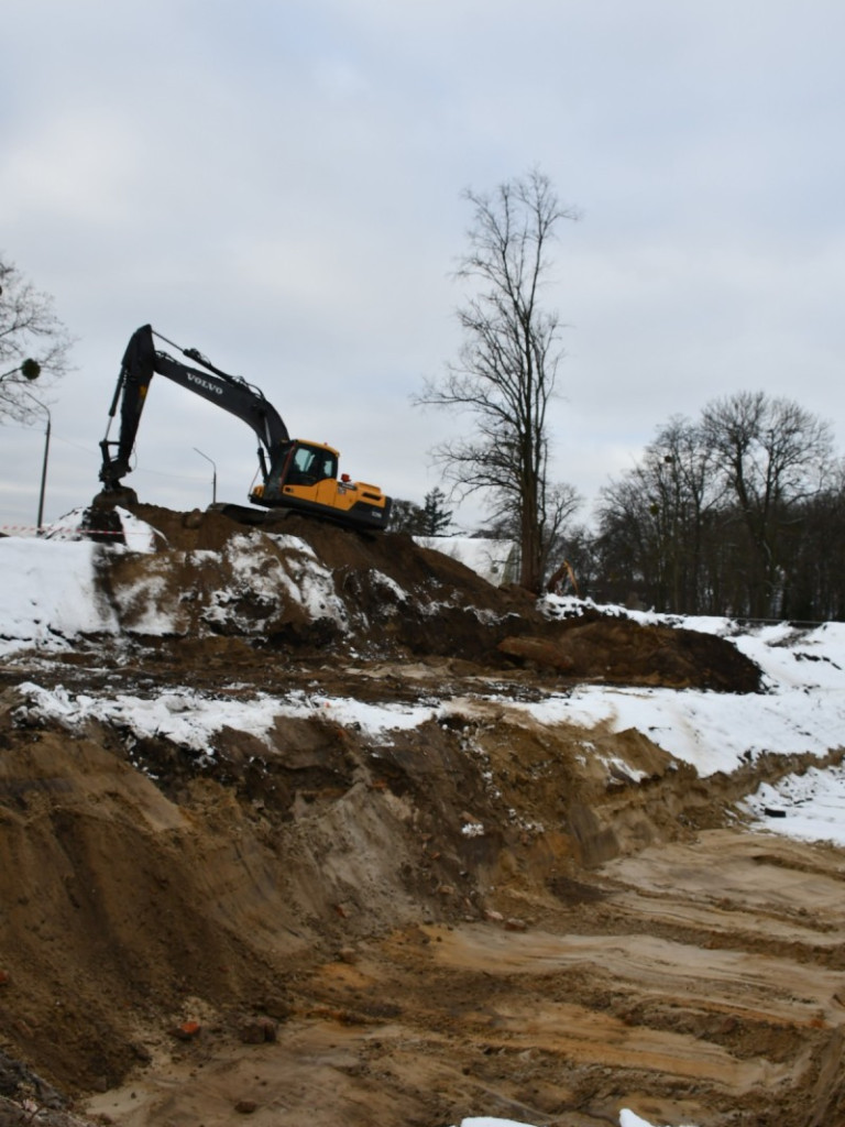 Żyrardów: Ruszyła budowa kompleksu odkrytych basenów