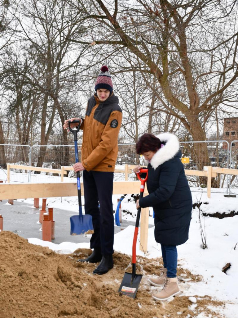 Żyrardów: Ruszyła budowa kompleksu odkrytych basenów