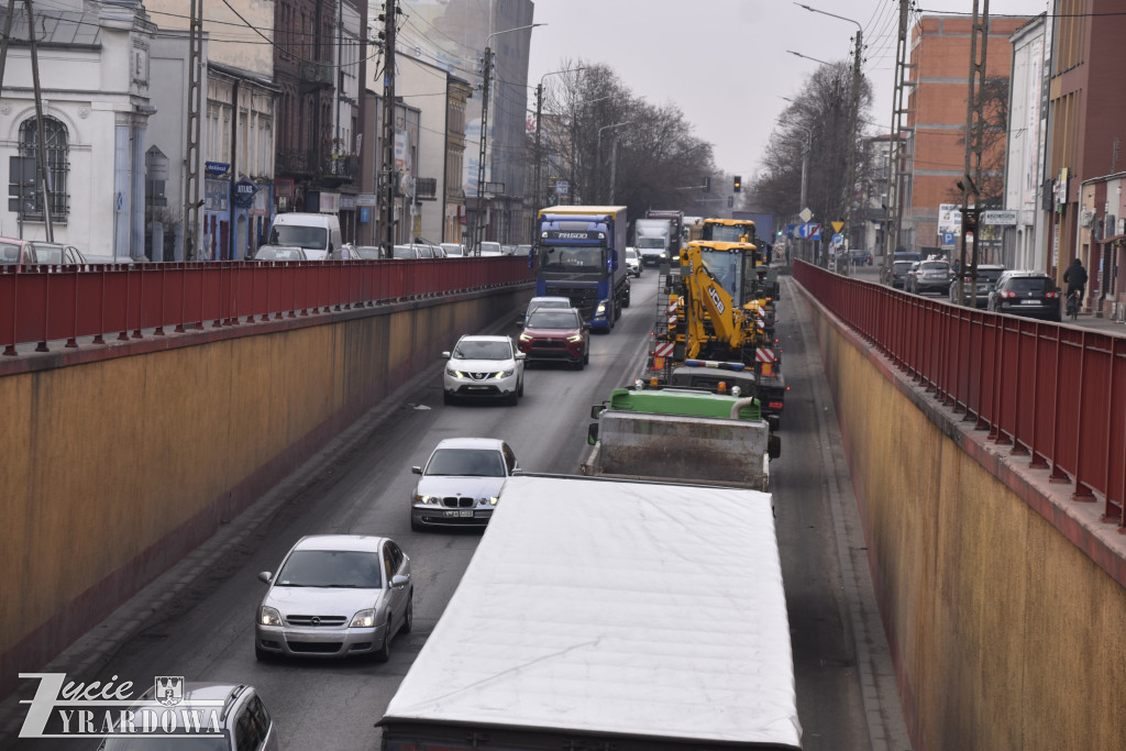 Śmiertelny wypadek na obwodnicy i zakorkowany Żyrardów