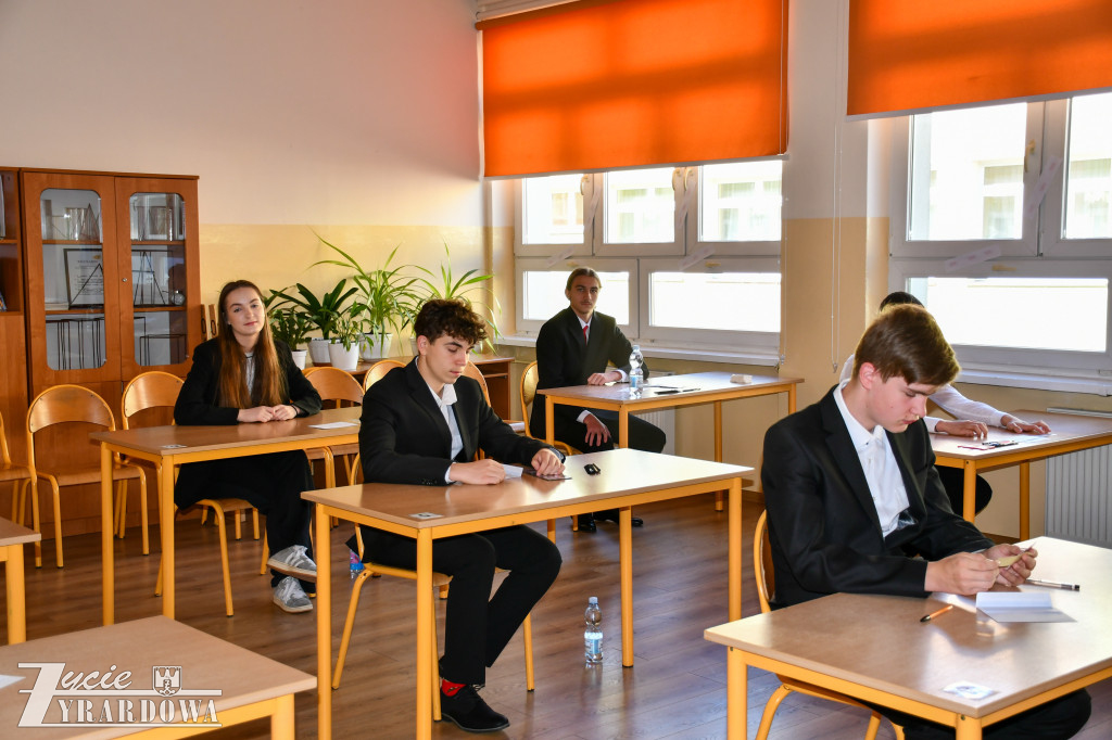 Ósmoklasiści stawiają czoła wyzwaniu