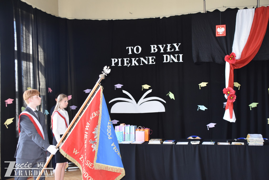 W „Siódemce” ósmoklasiści dziękowali za trud i serce