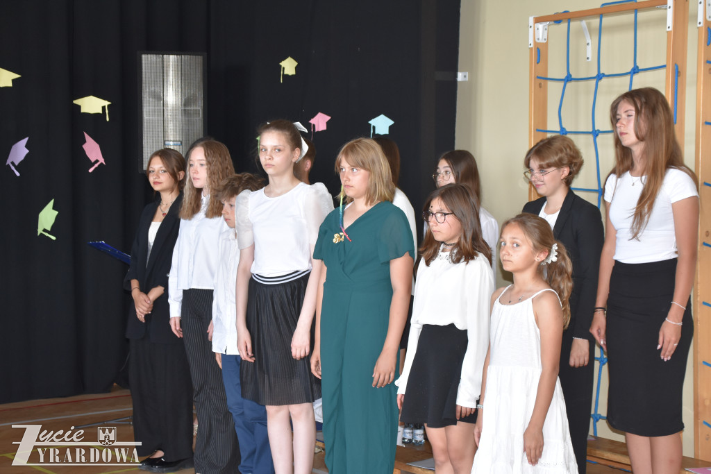 W „Siódemce” ósmoklasiści dziękowali za trud i serce