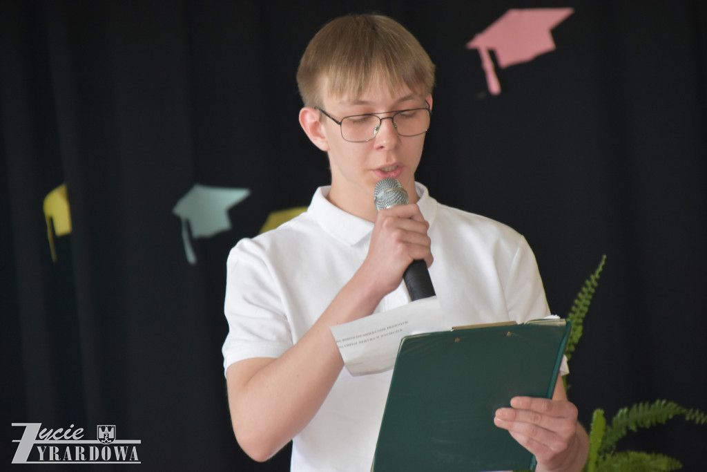 W „Siódemce” ósmoklasiści dziękowali za trud i serce