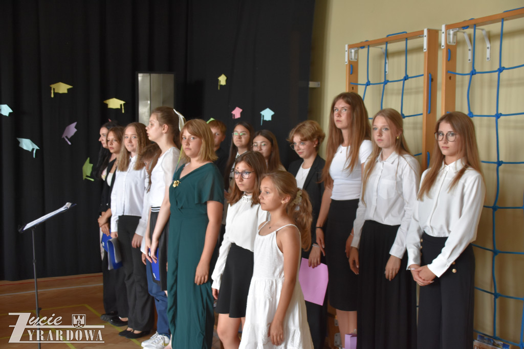 W „Siódemce” ósmoklasiści dziękowali za trud i serce