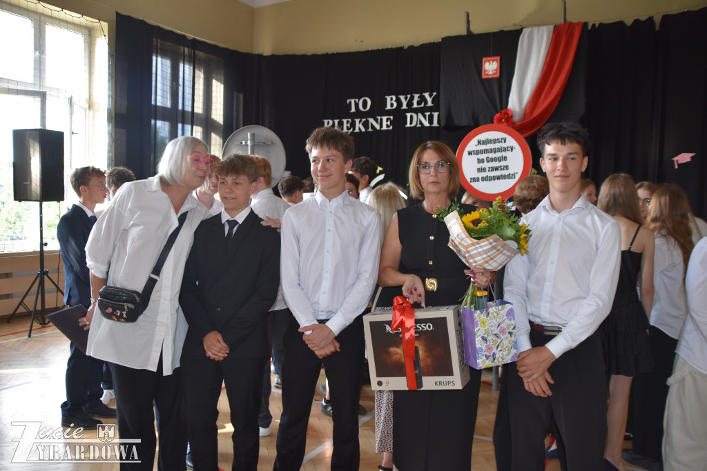 W „Siódemce” ósmoklasiści dziękowali za trud i serce