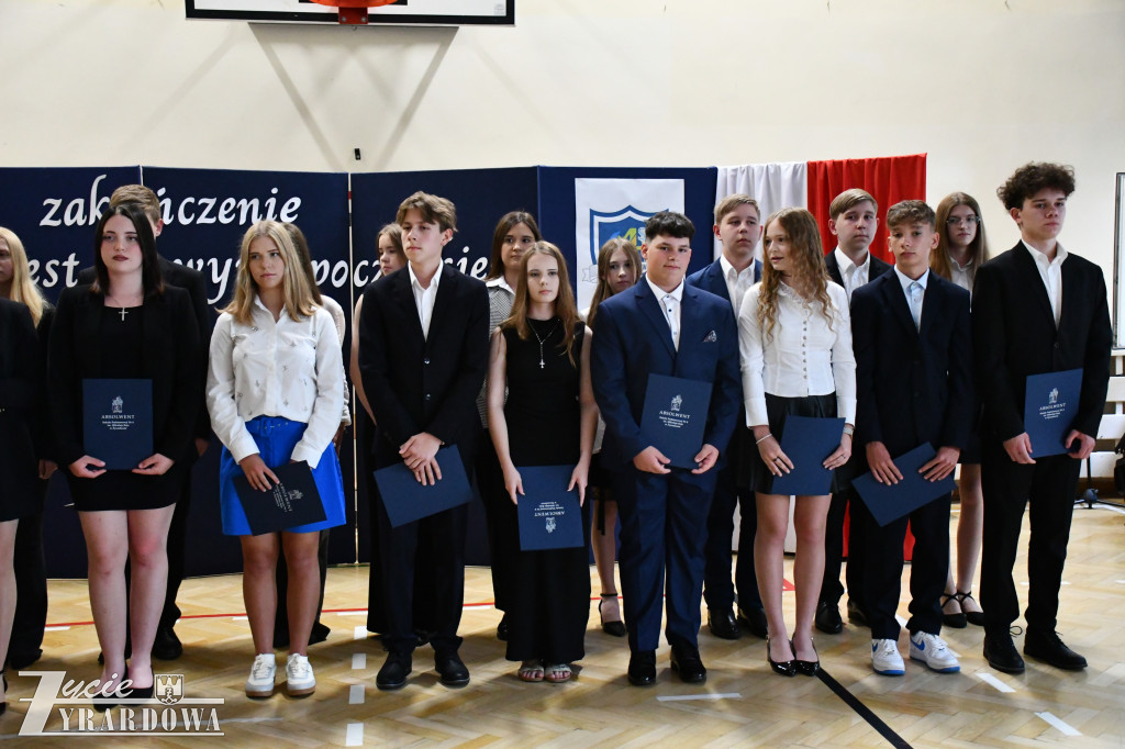 Czwórka żegna swoich absolwentów