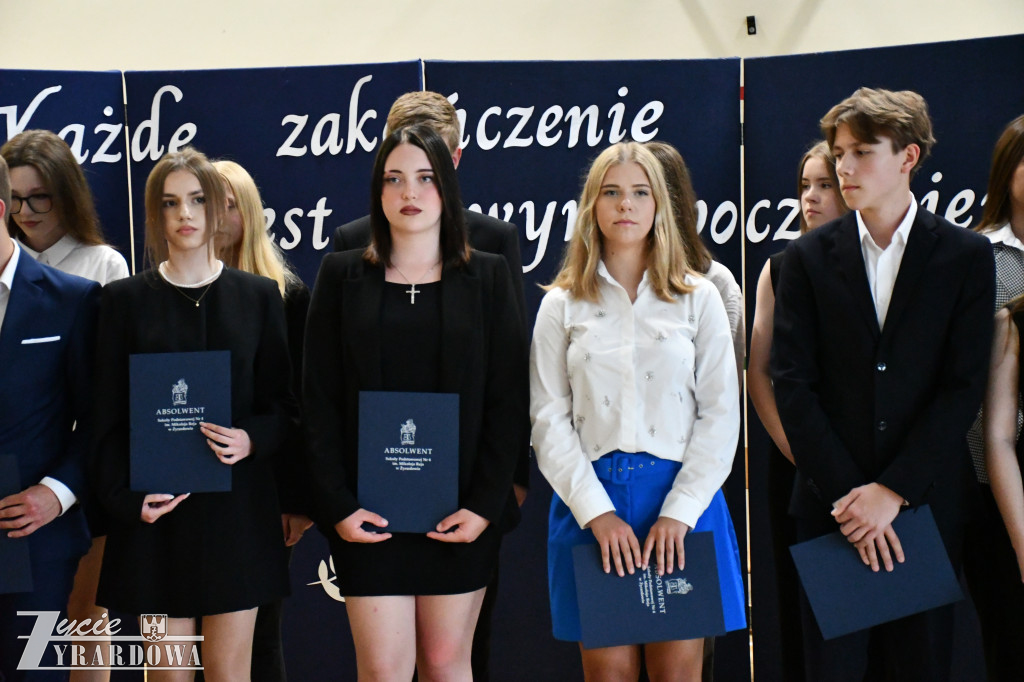 Czwórka żegna swoich absolwentów
