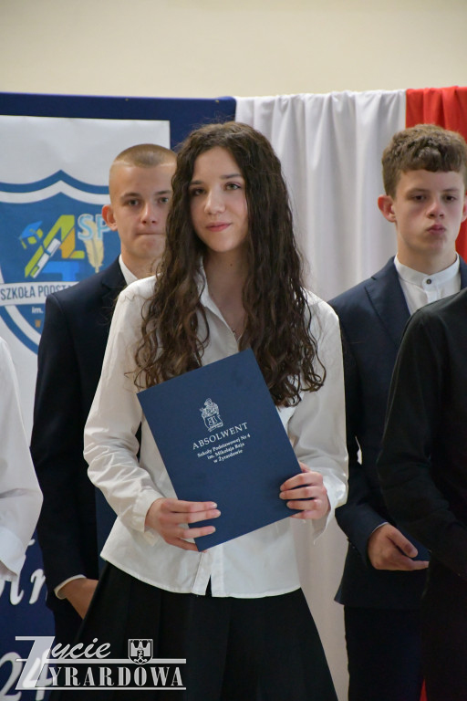 Czwórka żegna swoich absolwentów