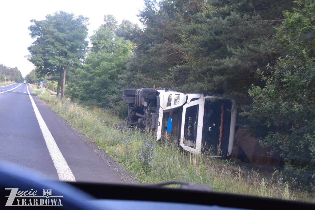 Skończyli swoją podróż w rowie
