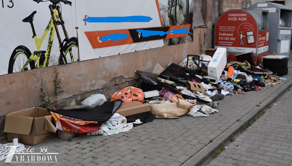 Kryzys z pojemnikami na odzież