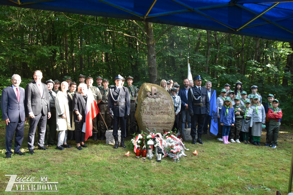 Oddano hołd bohaterom - na powstańczej polanie
