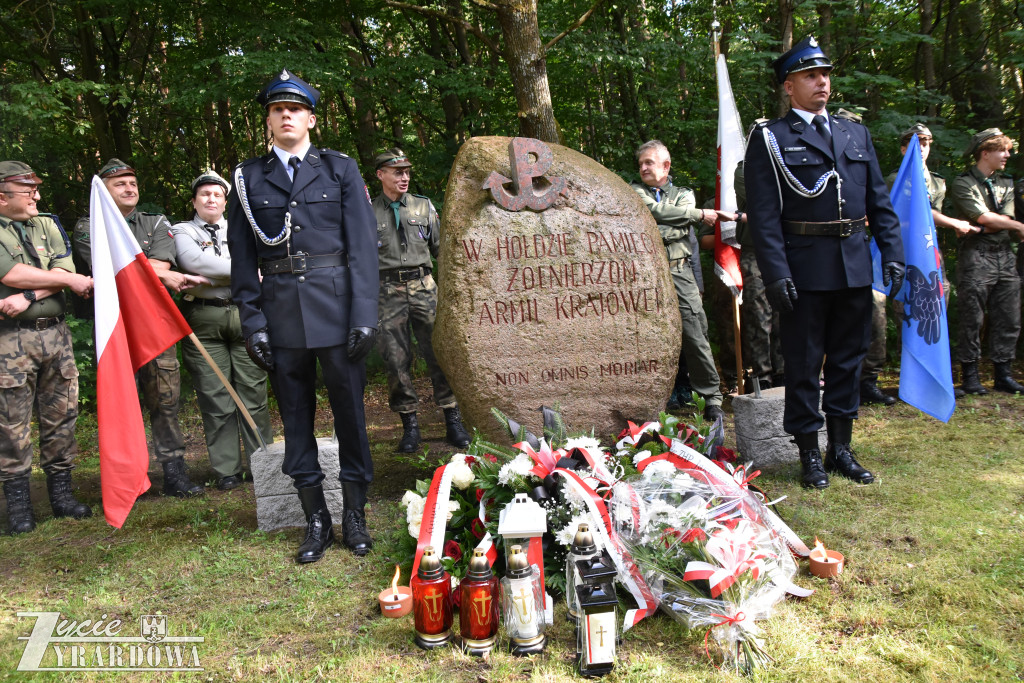 Oddano hołd bohaterom - na powstańczej polanie