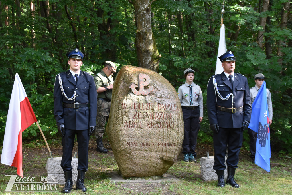 Oddano hołd bohaterom - na powstańczej polanie
