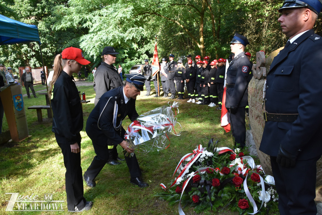 Oddano hołd bohaterom - na powstańczej polanie