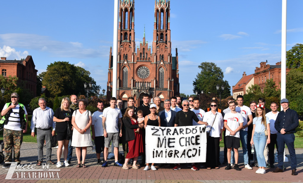 100 manifestantów skandowało „Polska dla Polaków”