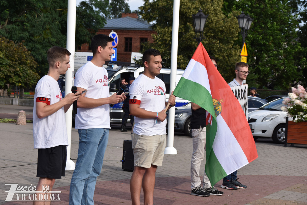 100 manifestantów skandowało „Polska dla Polaków”