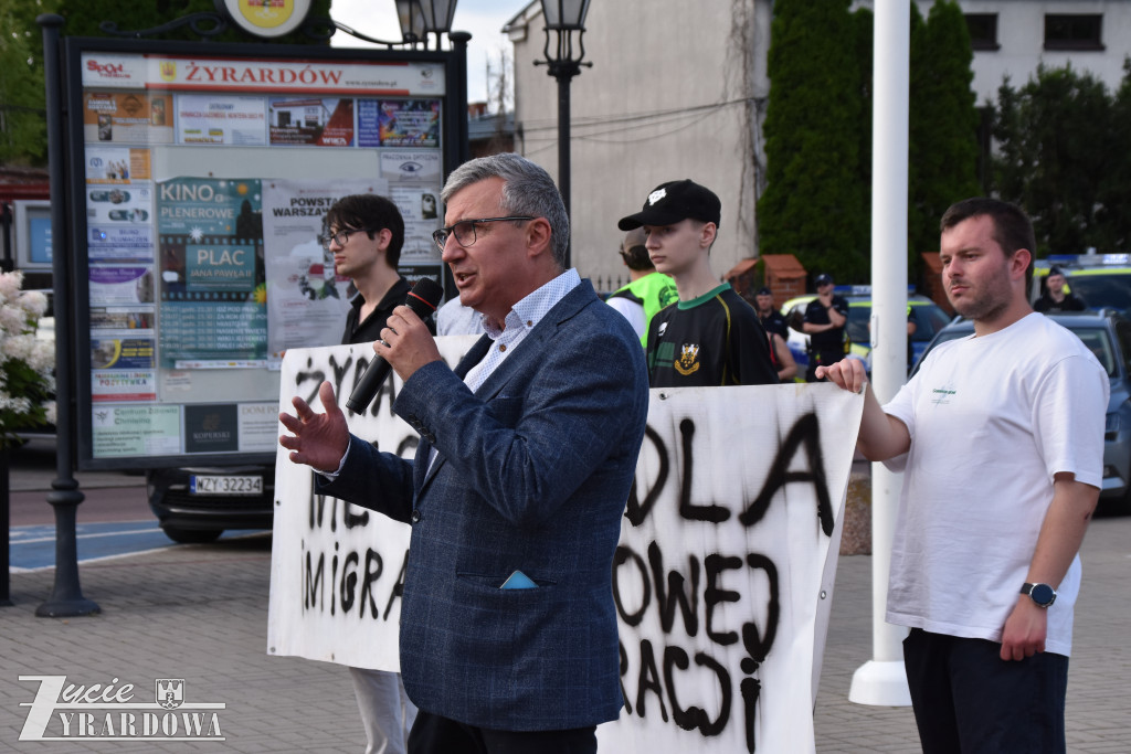 100 manifestantów skandowało „Polska dla Polaków”