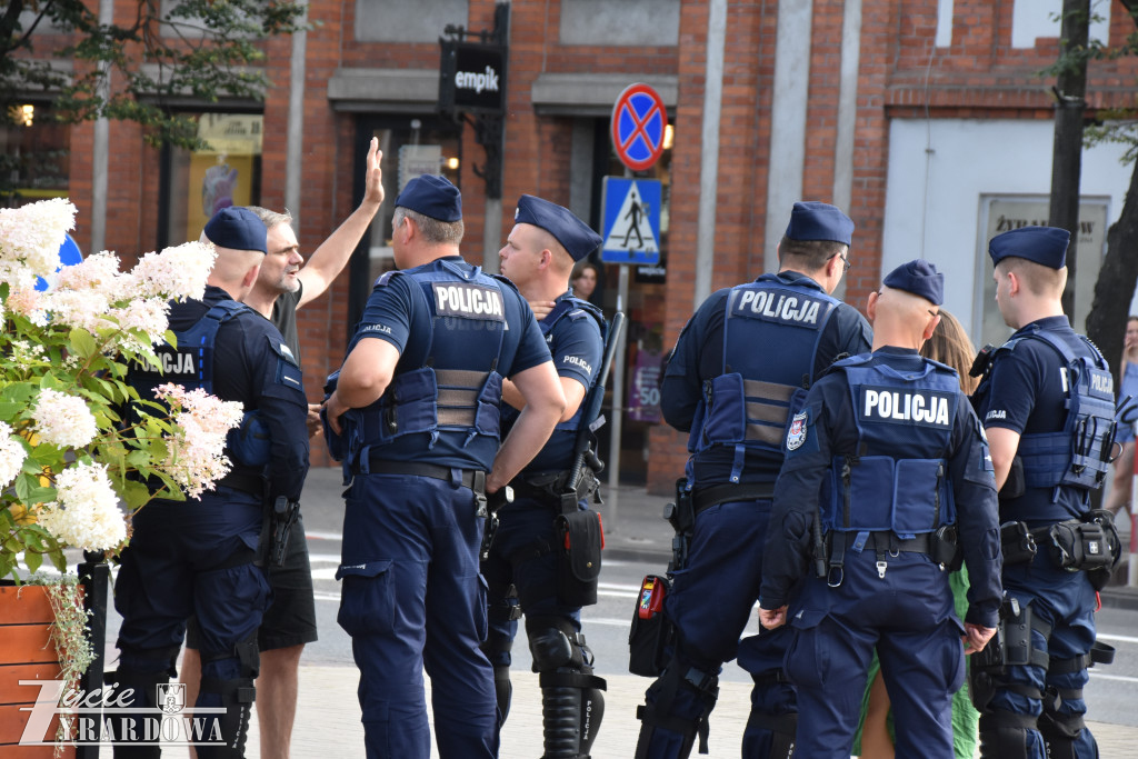 100 manifestantów skandowało „Polska dla Polaków”