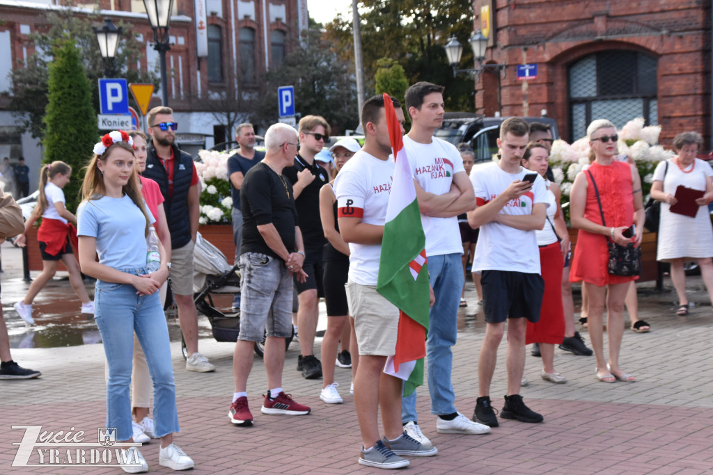 100 manifestantów skandowało „Polska dla Polaków”